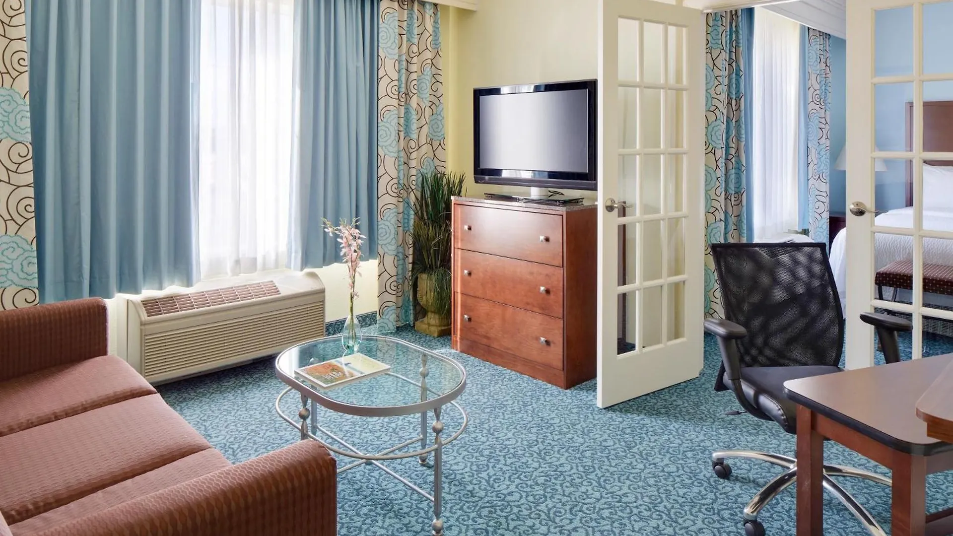 Courtyard By Marriott At Town Center