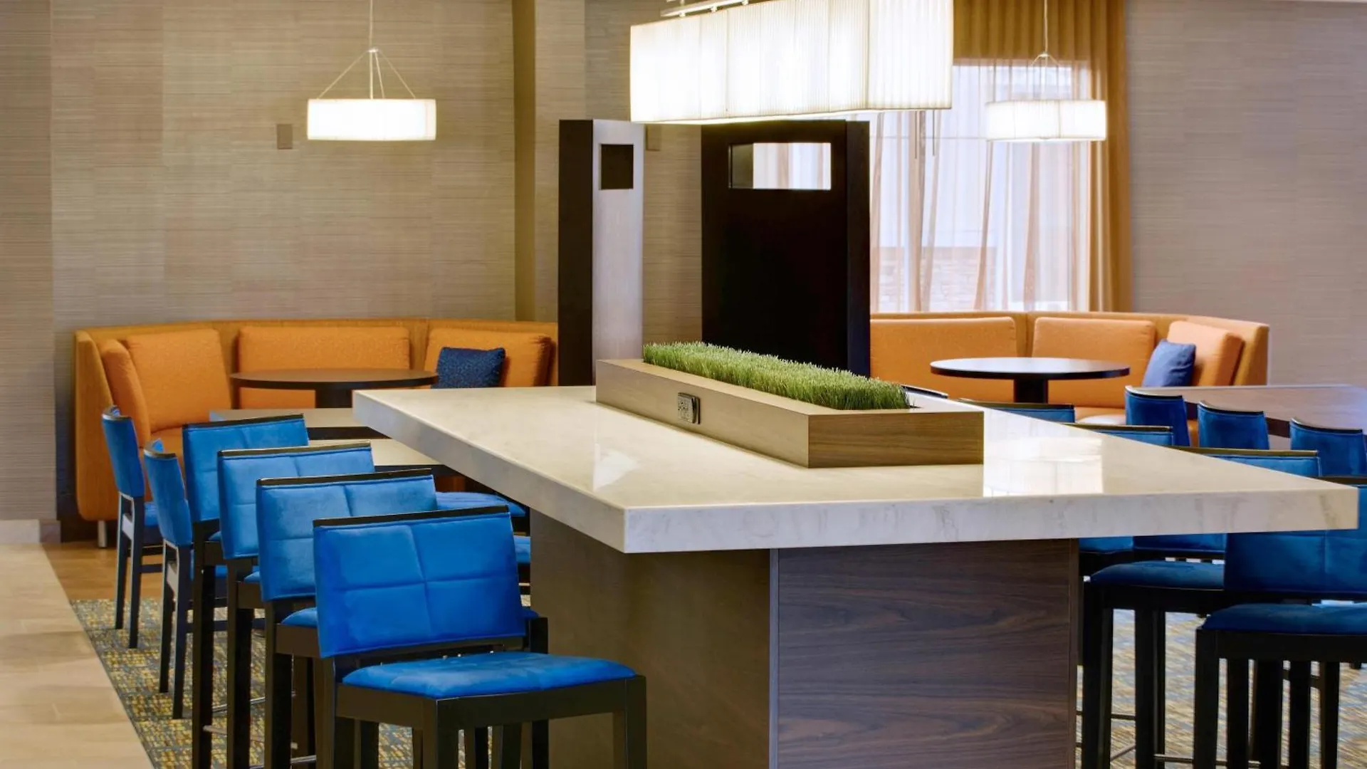 Courtyard By Marriott At Town Center 3*