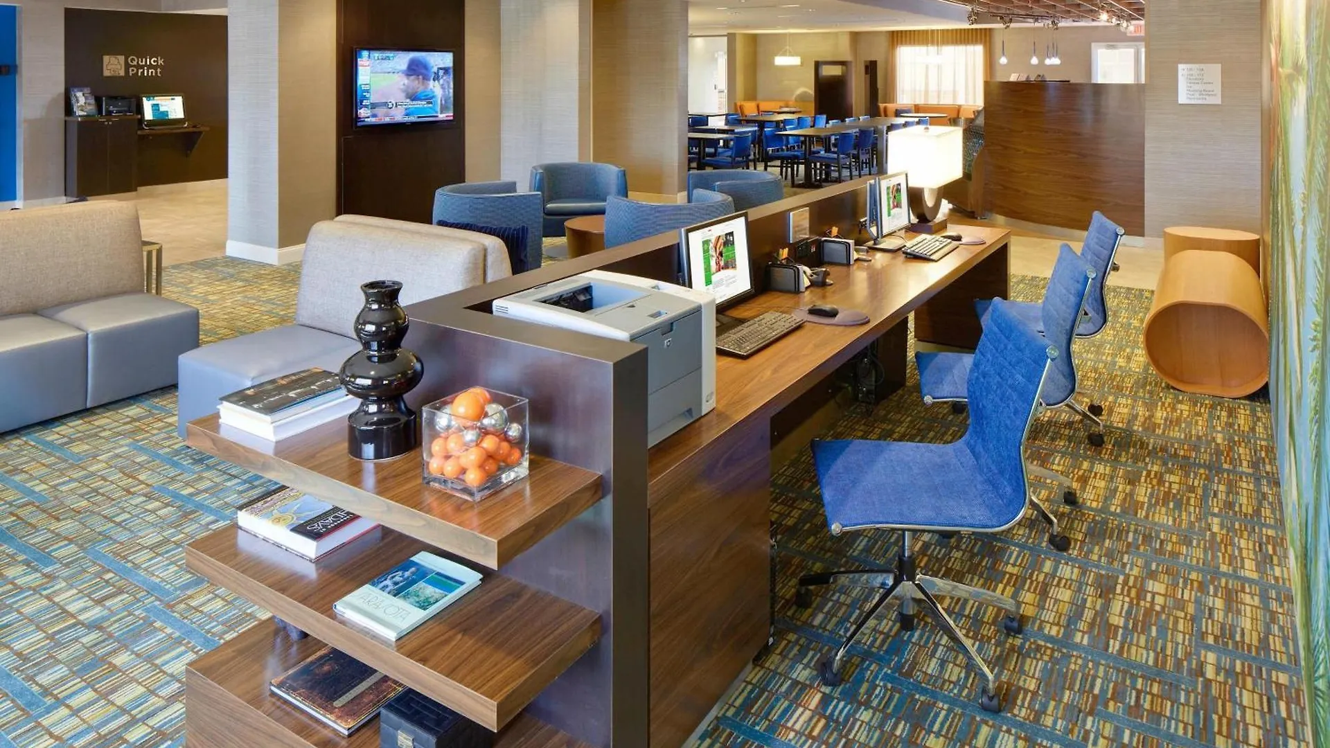 Courtyard By Marriott At Town Center