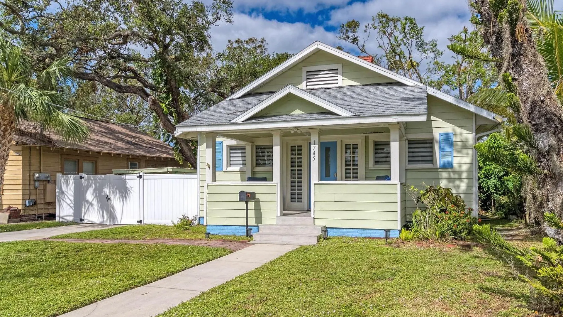 - 1745 Holiday home *
