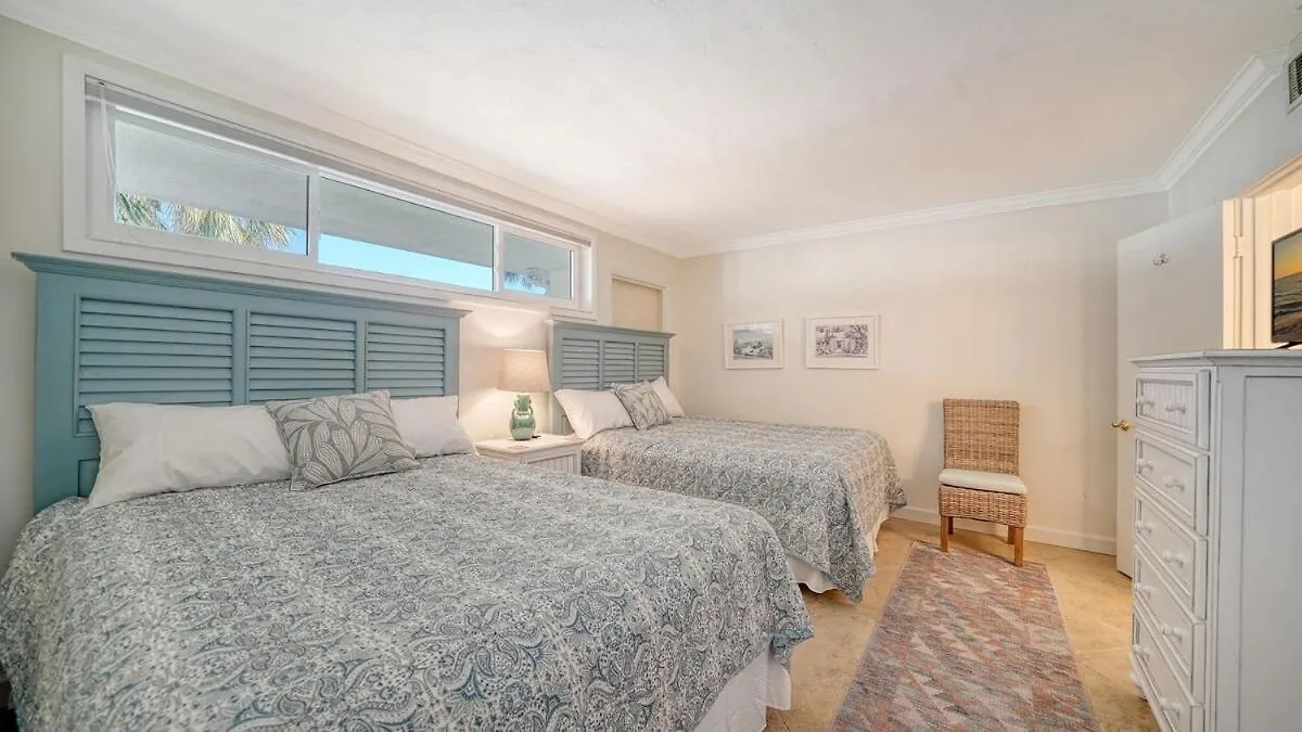 Walkable To Beach, Restaurants, Entertainment! Apartment