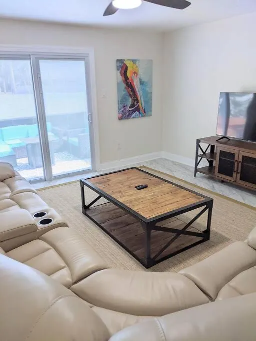 Holiday home Group Vacation Home- Pool Table, Hot Tub, Fire Pit