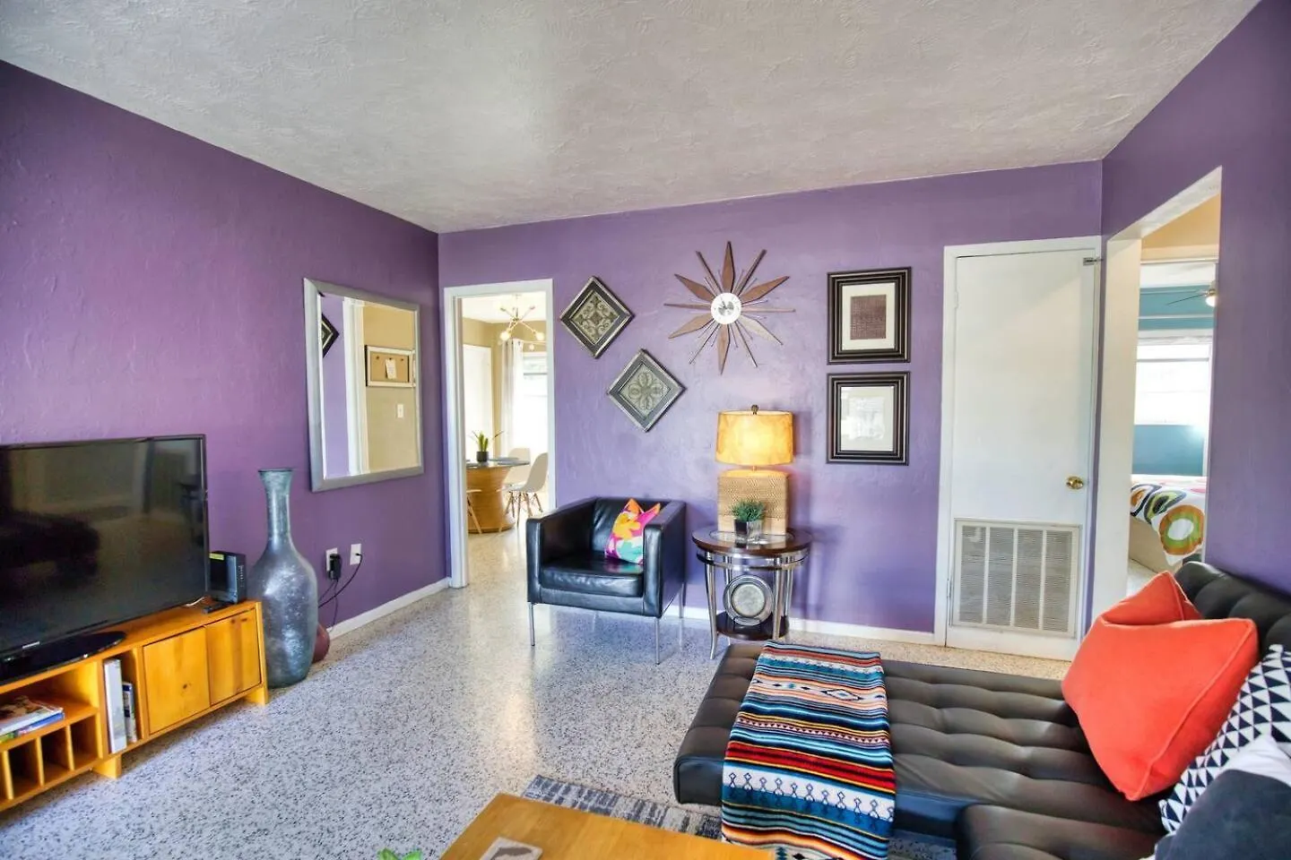 Holiday home Retro-inspired Stay, Bbq Patio, Close To Downtown