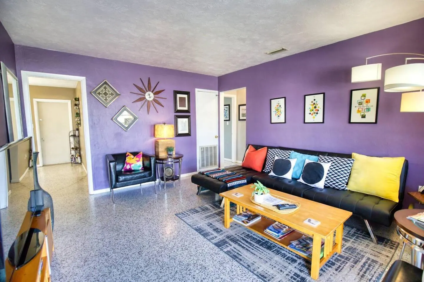 Retro-inspired Stay, Bbq Patio, Close To Downtown Holiday home