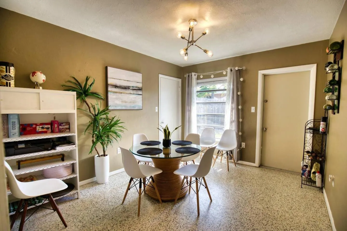 Holiday home Retro-inspired Stay, Bbq Patio, Close To Downtown