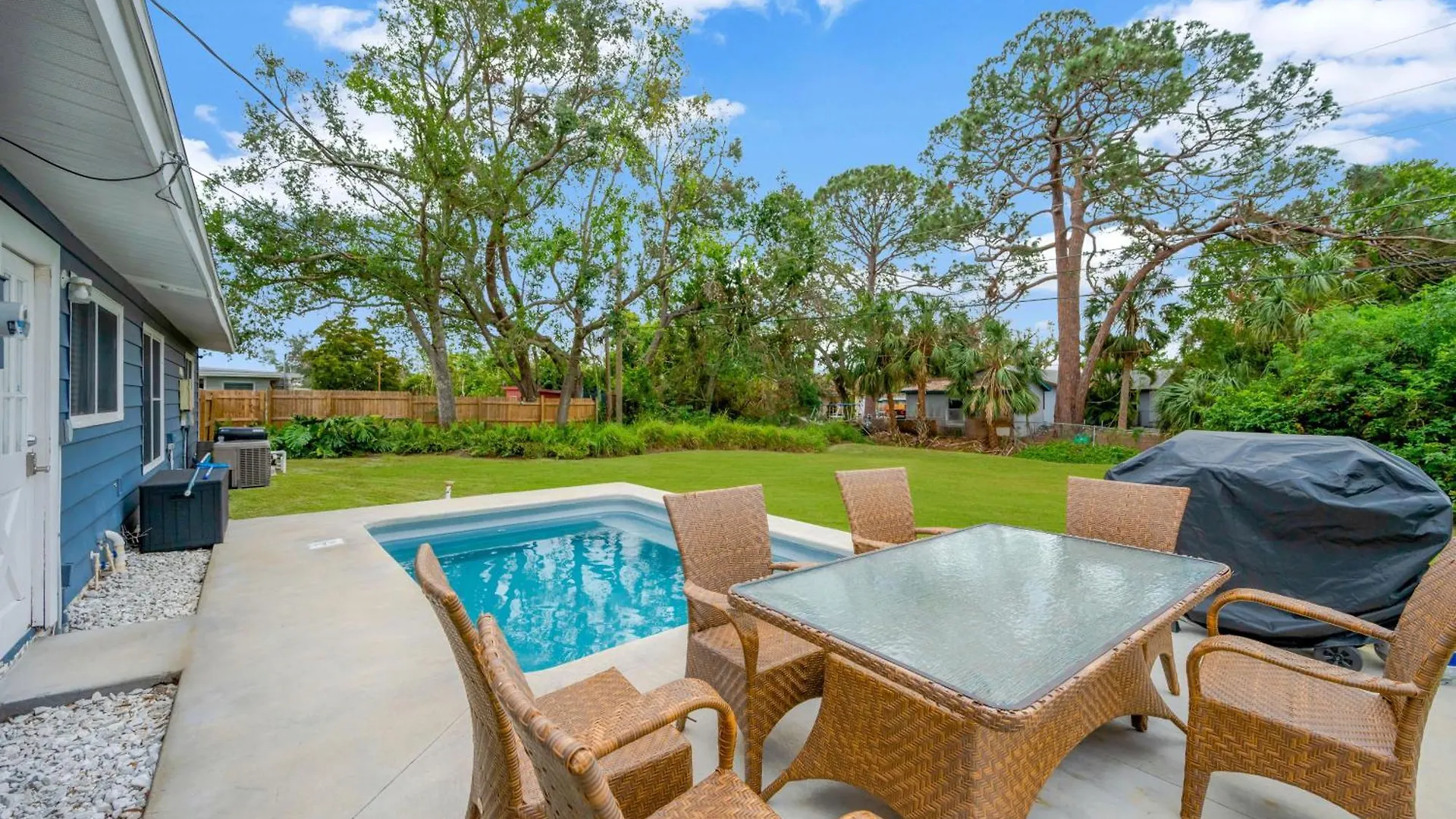 Remodel House With Heated Pool, Patio And Gas Grill!