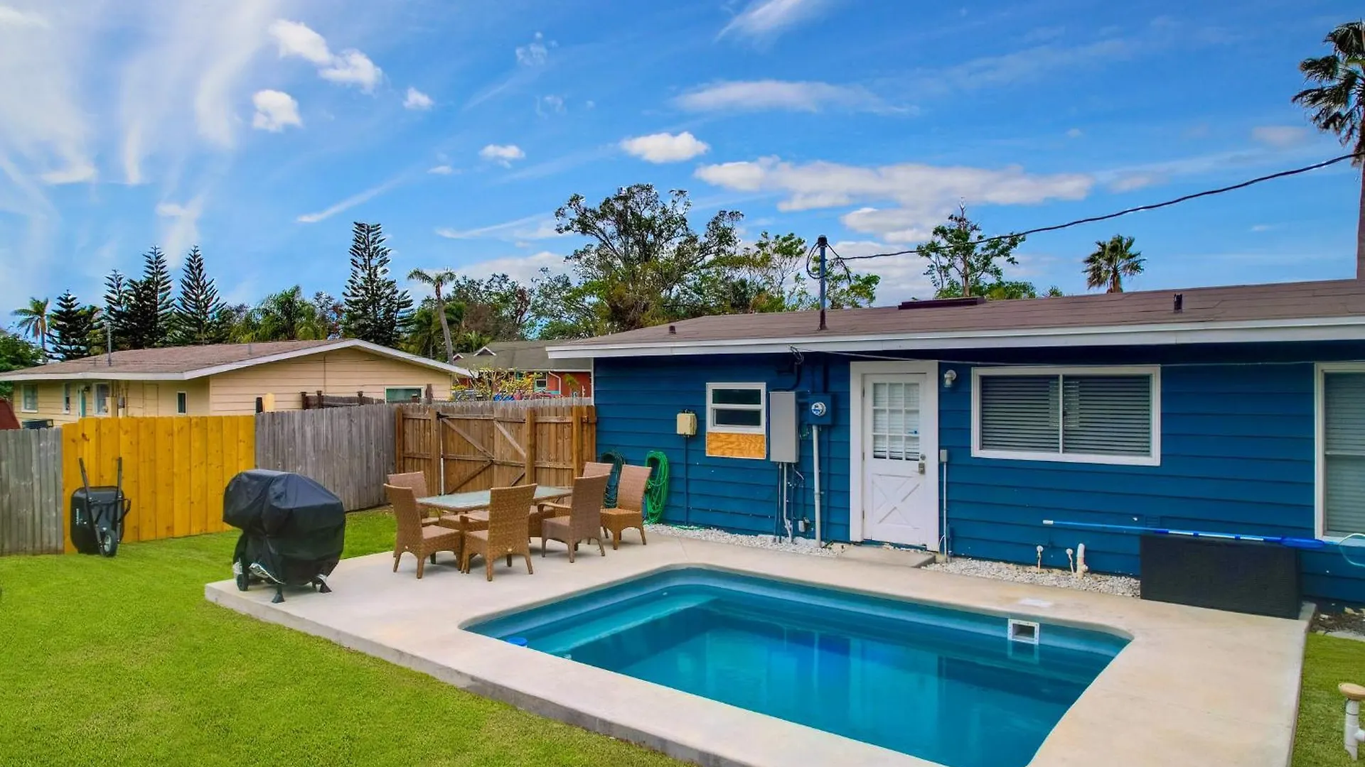 度假居 Remodel House With Heated Pool, Patio And Gas Grill! 萨拉索塔