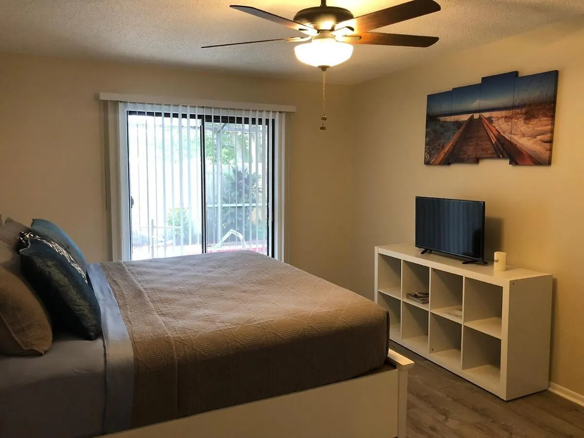 Spacious 2bedroom - 2bathroom House - 5 Min To Siesta Key With Heated Pool Holiday home