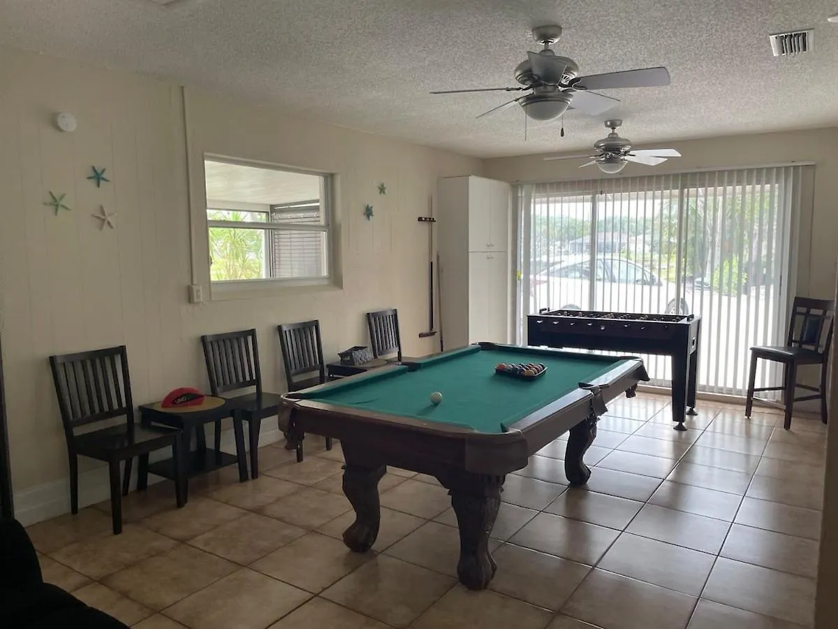 Spacious 2bedroom - 2bathroom House - 5 Min To Siesta Key With Heated Pool Holiday home