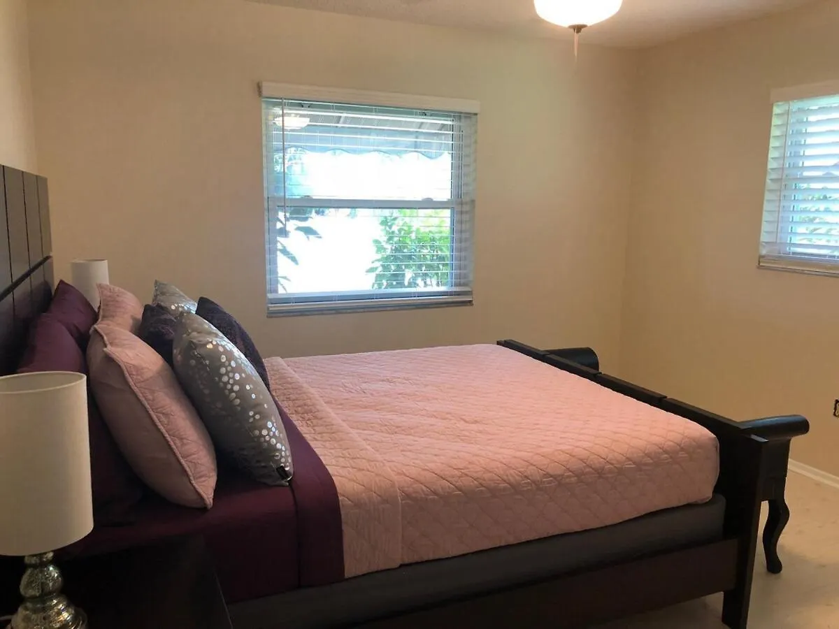 Spacious 2bedroom - 2bathroom House - 5 Min To Siesta Key With Heated Pool Holiday home *