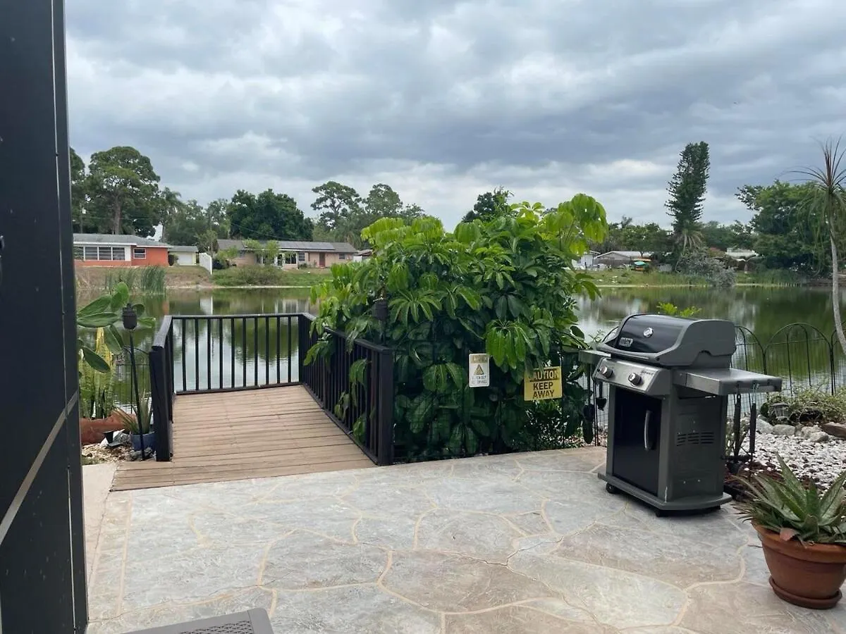 Spacious 2bedroom - 2bathroom House - 5 Min To Siesta Key With Heated Pool Sarasota