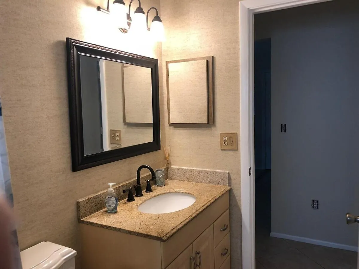Spacious 2bedroom - 2bathroom House - 5 Min To Siesta Key With Heated Pool