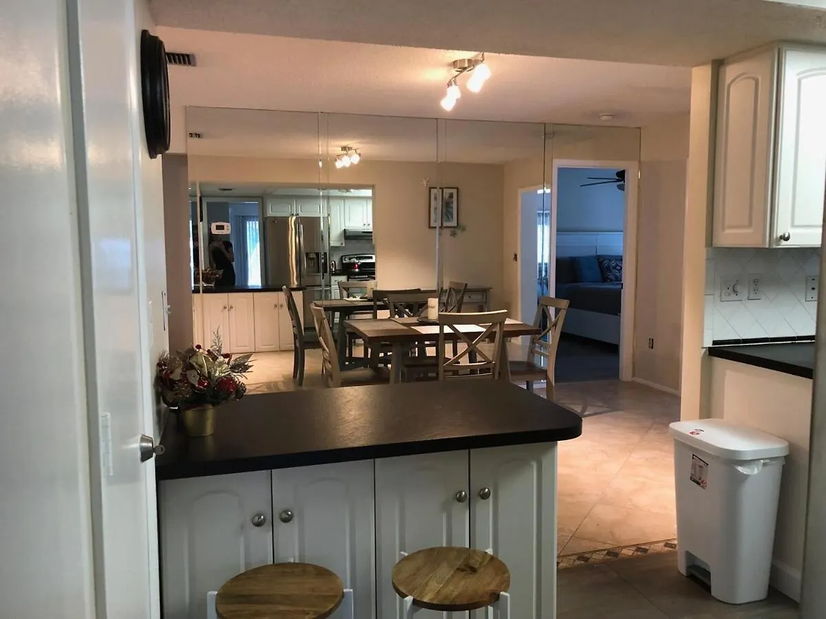 Holiday home Spacious 2bedroom - 2bathroom House - 5 Min To Siesta Key With Heated Pool
