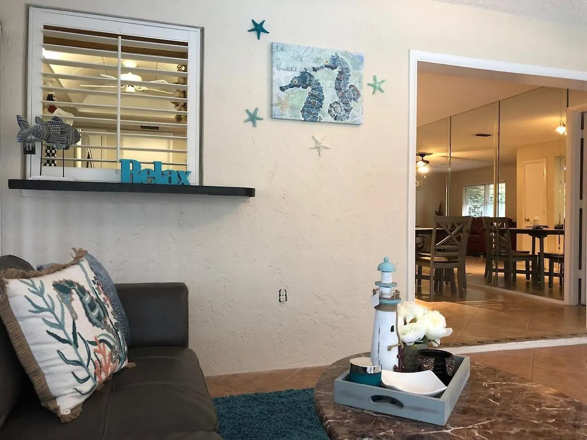 Spacious 2bedroom - 2bathroom House - 5 Min To Siesta Key With Heated Pool Holiday home Sarasota