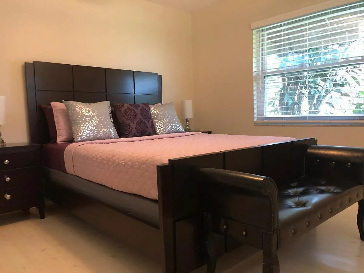 Holiday home Spacious 2bedroom - 2bathroom House - 5 Min To Siesta Key With Heated Pool Sarasota