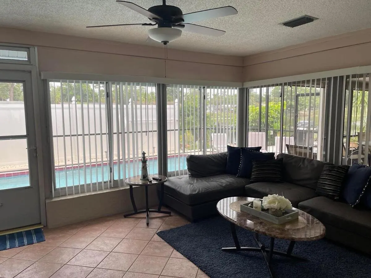 Spacious 2bedroom - 2bathroom House - 5 Min To Siesta Key With Heated Pool *