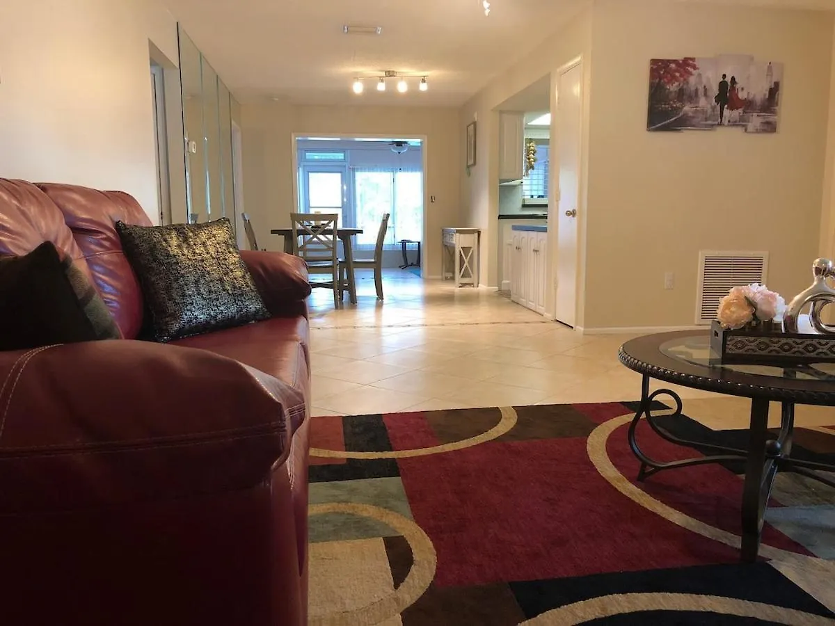 Spacious 2bedroom - 2bathroom House - 5 Min To Siesta Key With Heated Pool Holiday home Sarasota