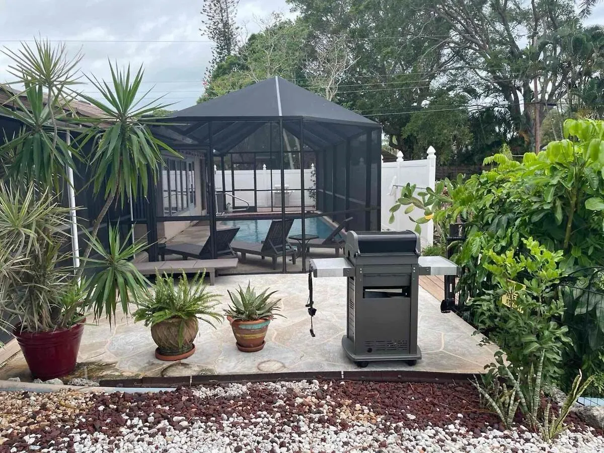 Spacious 2bedroom - 2bathroom House - 5 Min To Siesta Key With Heated Pool Holiday home *