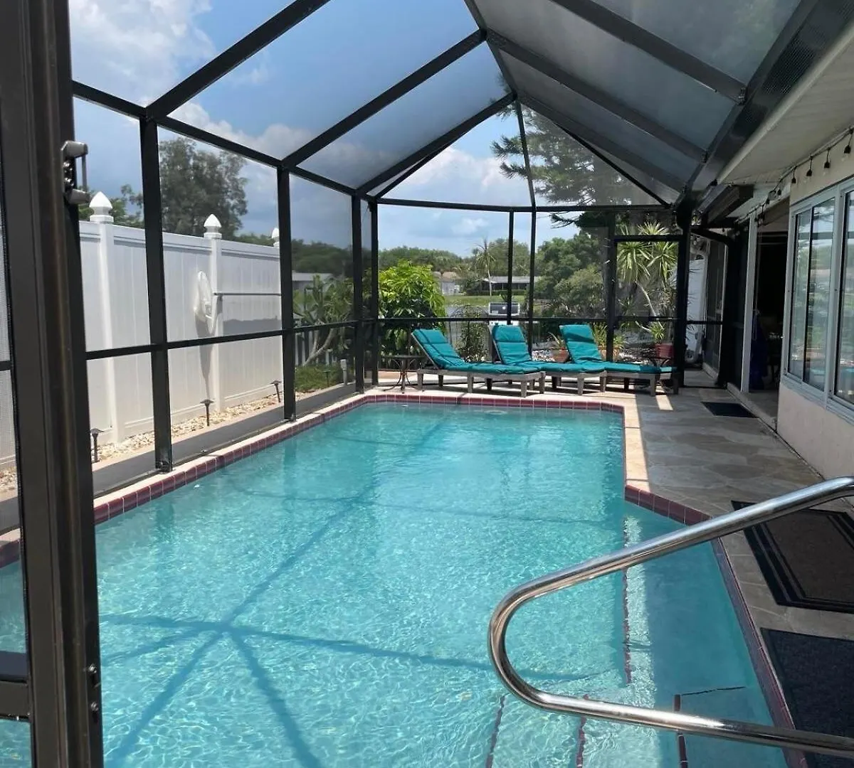 Spacious 2bedroom - 2bathroom House - 5 Min To Siesta Key With Heated Pool *