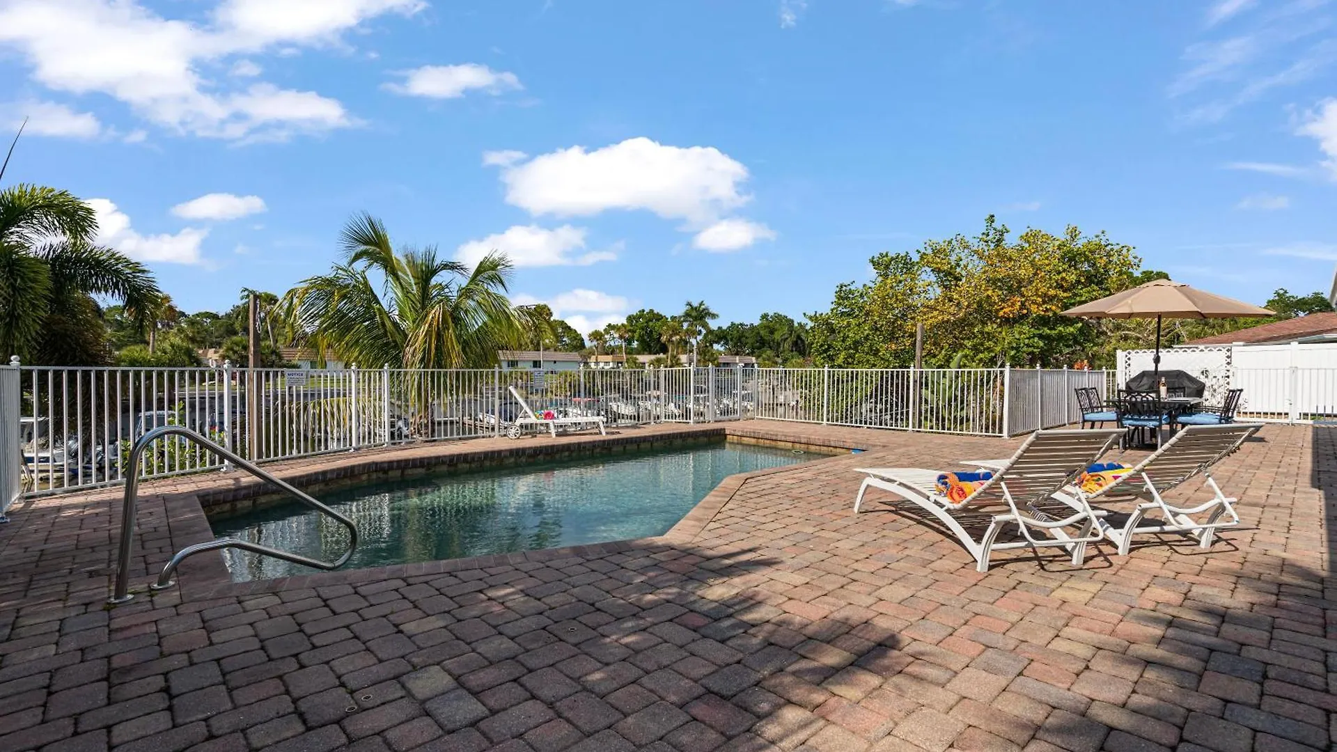 3 Bed, 3 Bath, Pool With Boat Dock Sarasota