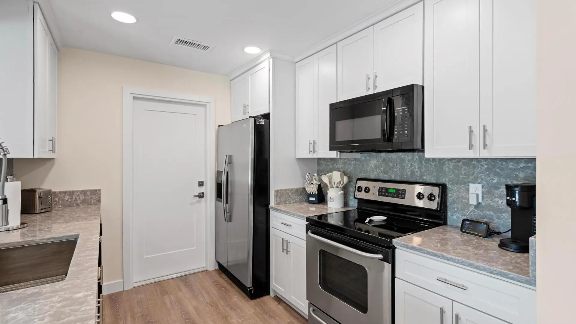 3 Bed, 3 Bath, Pool With Boat Dock Villa Sarasota