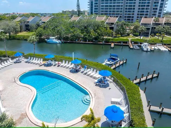 Charming 2br Lagoon-view Steps To Siesta Key *