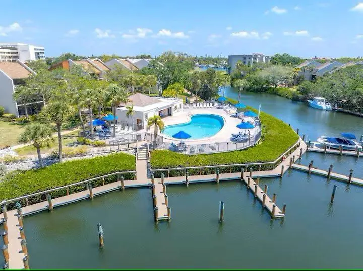 Charming 2br Lagoon-view Steps To Siesta Key * Sarasota