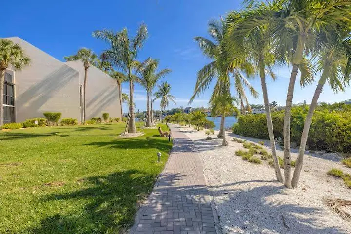 Holiday home Charming 2br Lagoon-view Steps To Siesta Key Sarasota