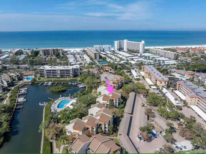 Holiday home Charming 2br Lagoon-view Steps To Siesta Key *
