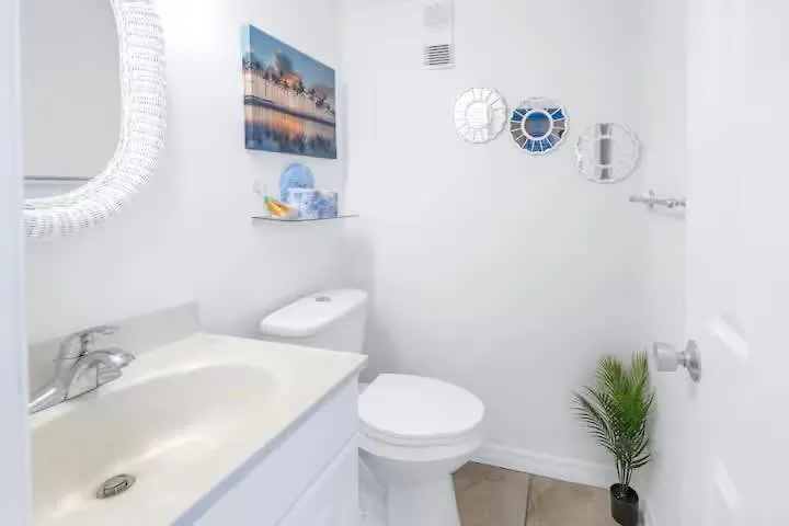 Holiday home Charming 2br Lagoon-view Steps To Siesta Key *
