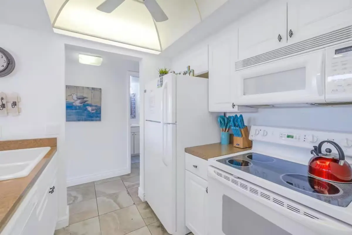 Charming 2br Lagoon-view Steps To Siesta Key