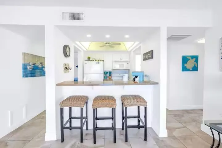 Charming 2br Lagoon-view Steps To Siesta Key Holiday home