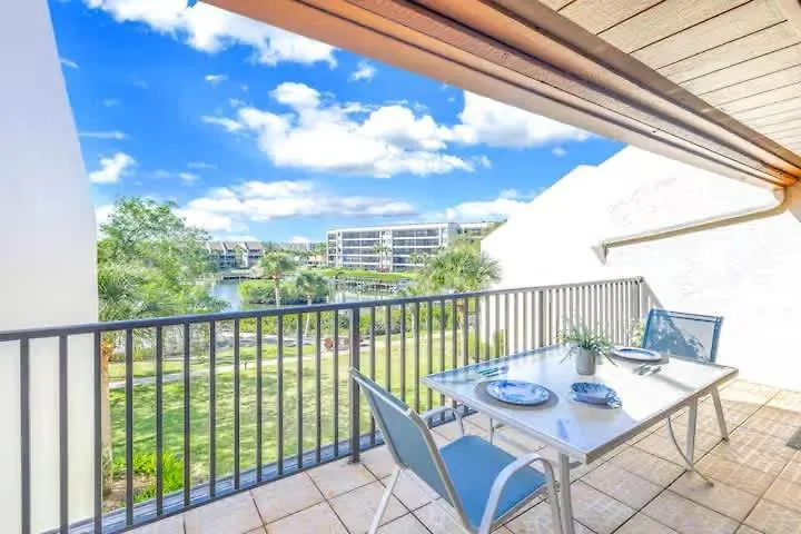 Charming 2br Lagoon-view Steps To Siesta Key *