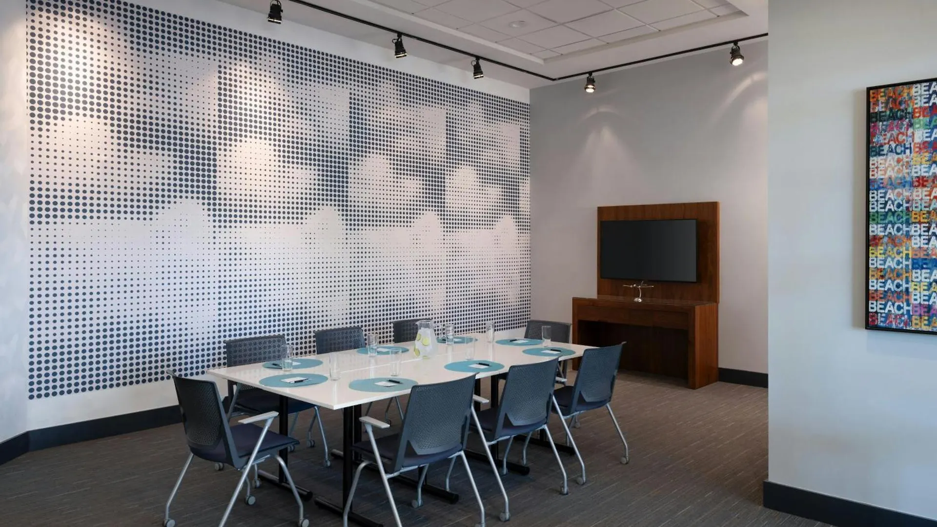 Aloft Hotel 4*