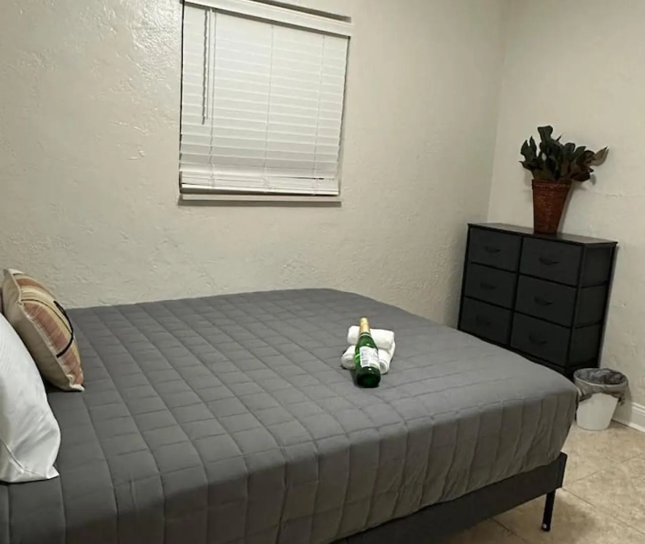 Peaceful Oasis 7 Min To Siesta Key Holiday home Sarasota