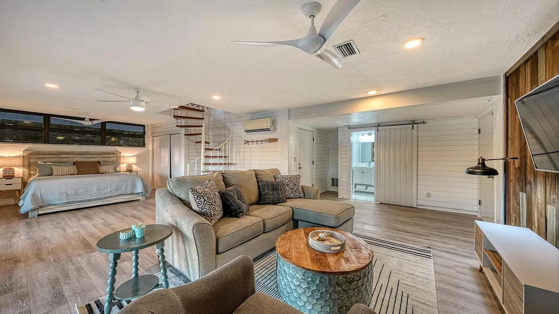 The Pearl On The Bay - 1370 *