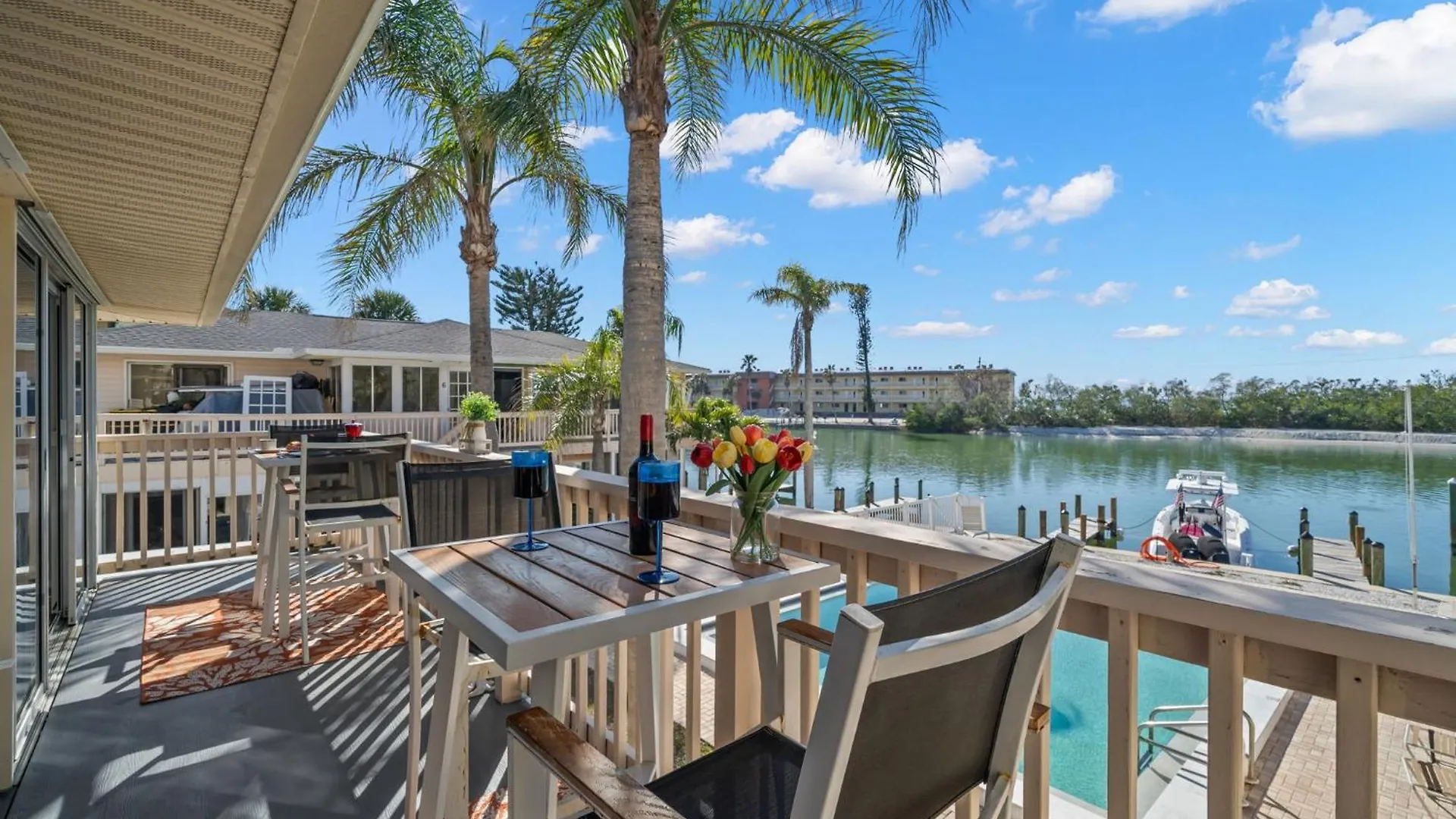 Bayside Escape-condo W Dock Pool And Near Sarasota