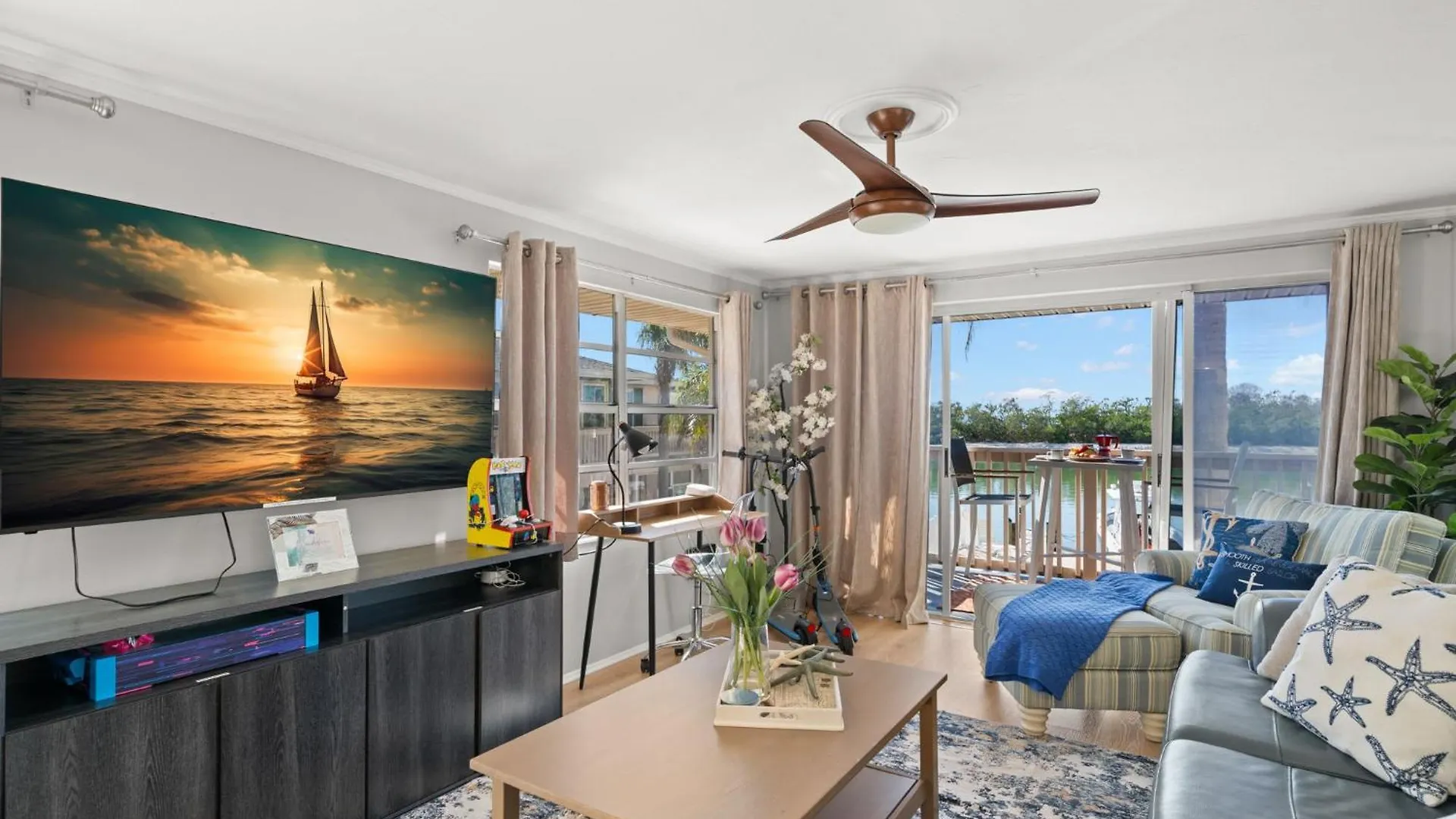 Bayside Escape-condo W Dock Pool And Near Holiday home Sarasota