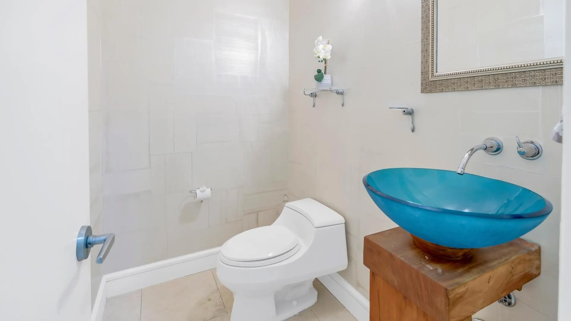 5br - 8230 Sanderling Rd Sarasota
