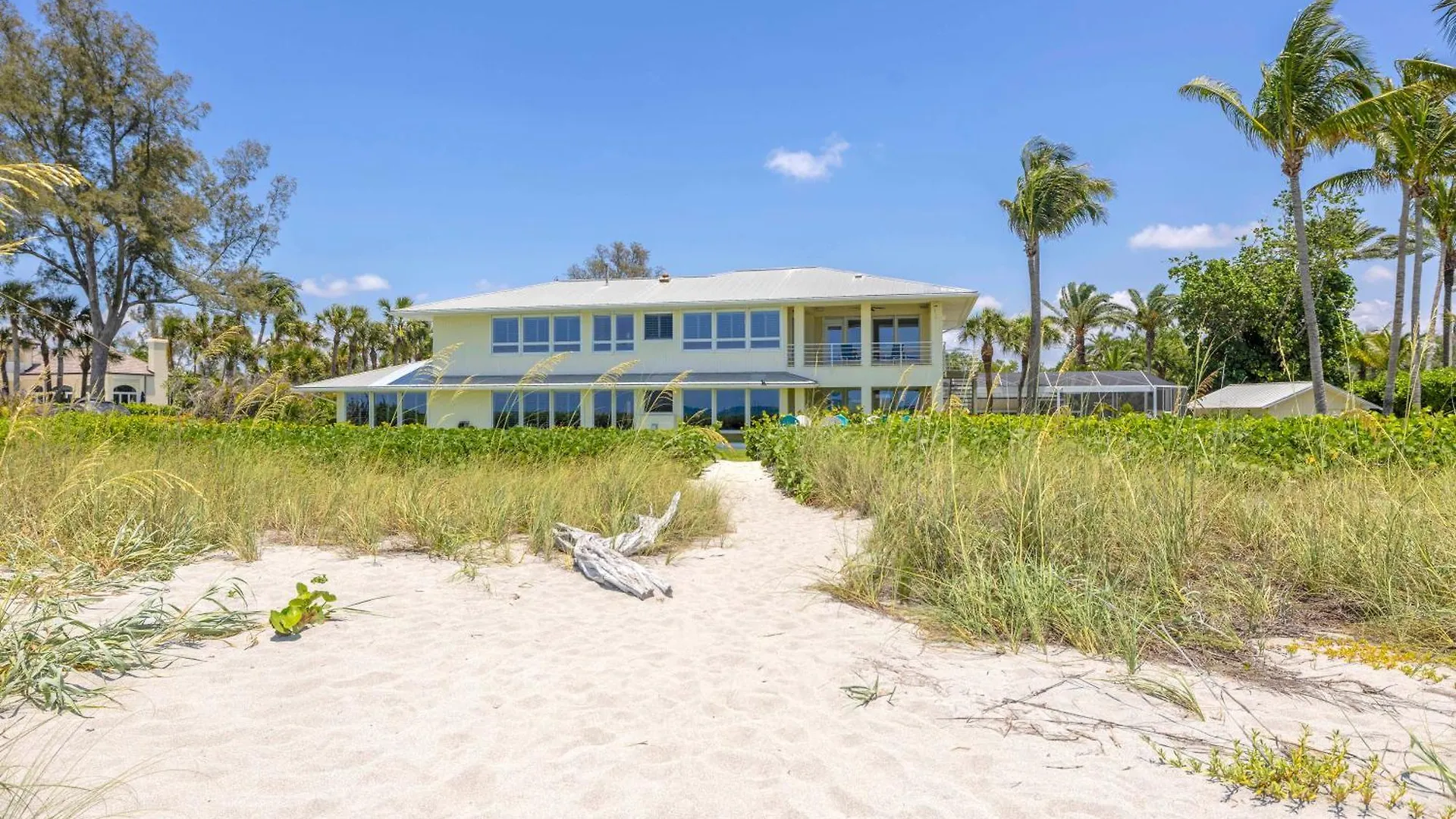 5br - 8230 Sanderling Rd *