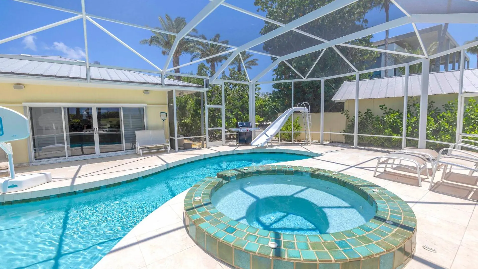 5br - 8230 Sanderling Rd Sarasota