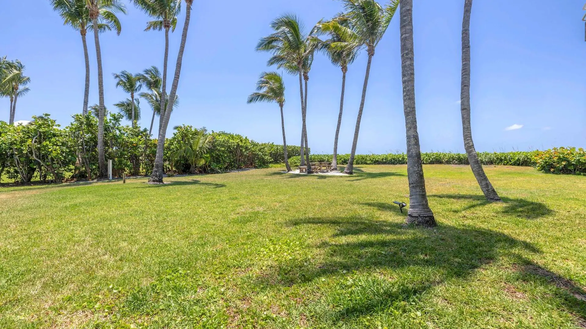 5br - 8230 Sanderling Rd
