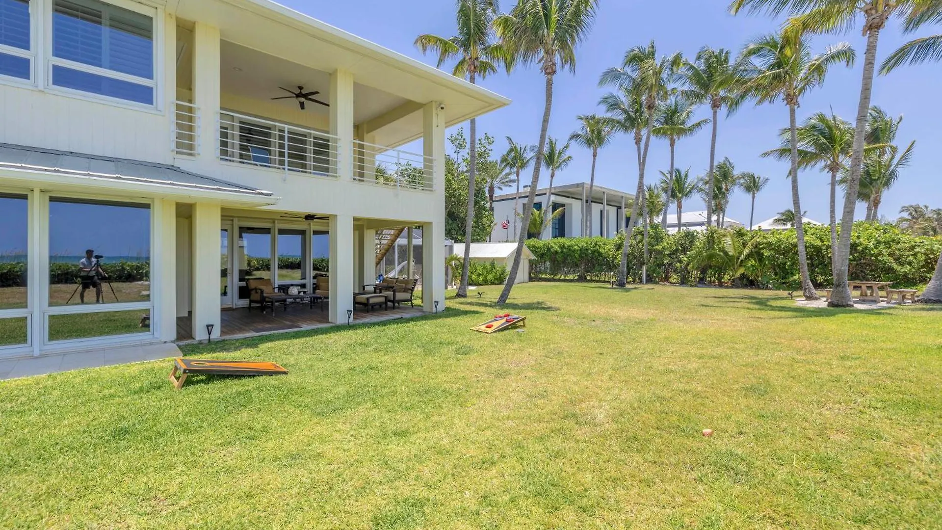 5br - 8230 Sanderling Rd *