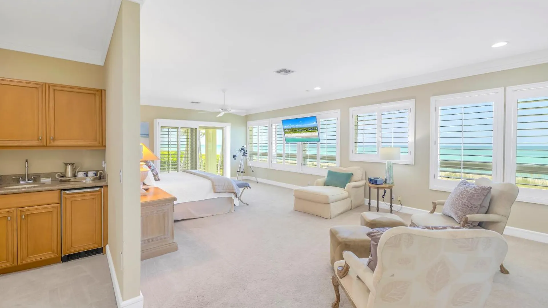 5br - 8230 Sanderling Rd *
