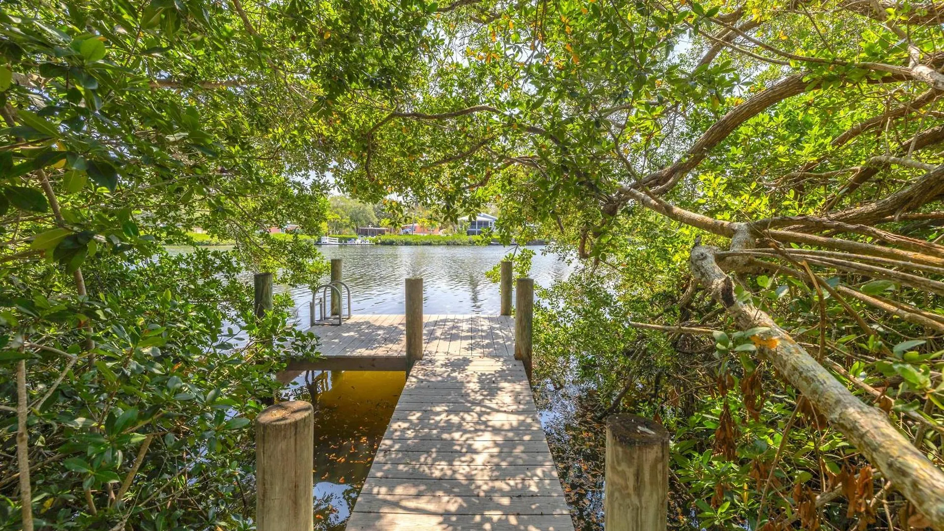 5br - 8230 Sanderling Rd Sarasota