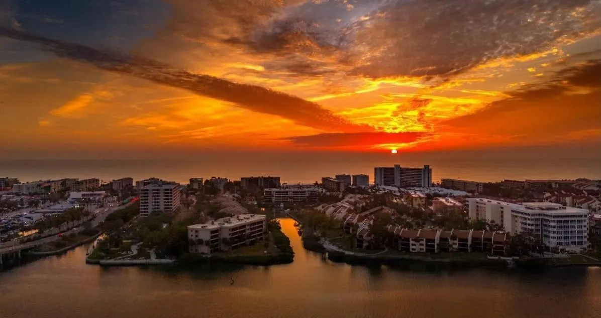 Charming 2br Lagoon-view Steps To Siesta Key *