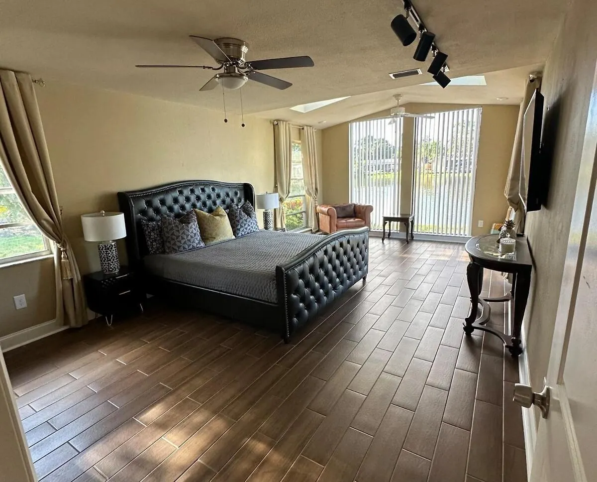 2 Bdrm House Close To Siesta Key, Free Wi-fi Sarasota