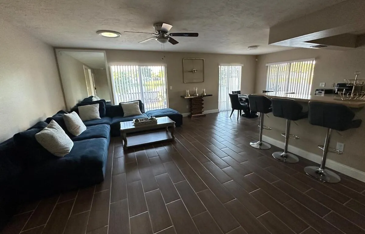 Holiday home 2 Bdrm House Close To Siesta Key, Free Wi-fi
