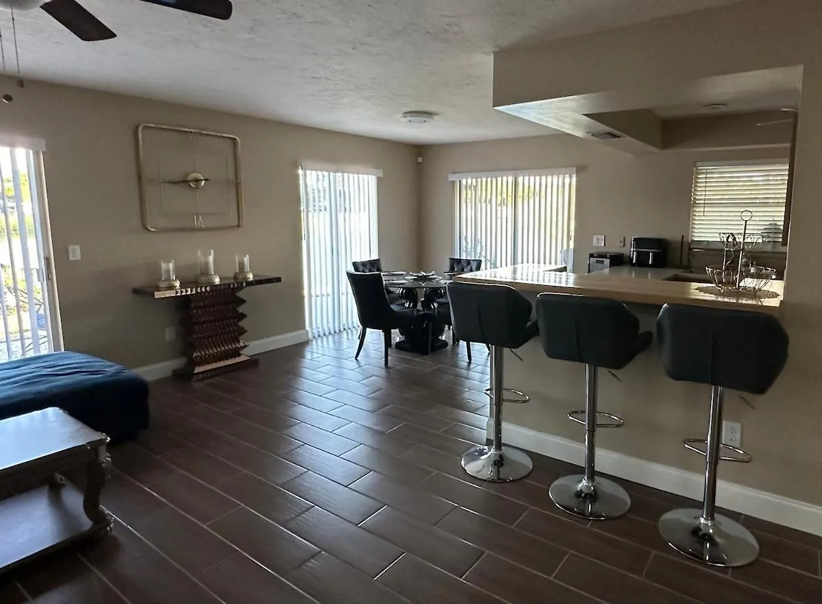2 Bdrm House Close To Siesta Key, Free Wi-fi Holiday home Sarasota