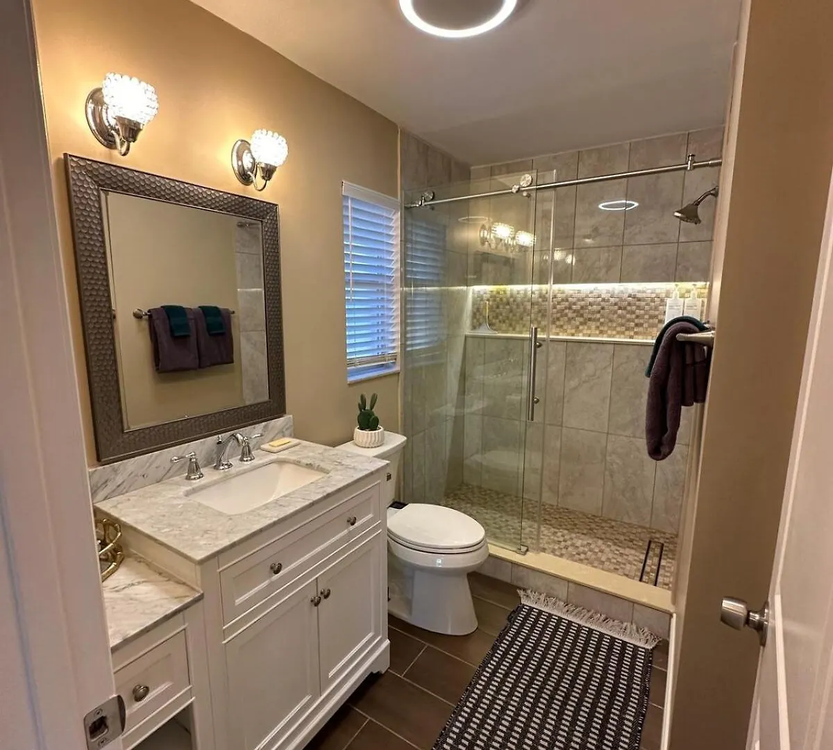 2 Bdrm House Close To Siesta Key, Free Wi-fi